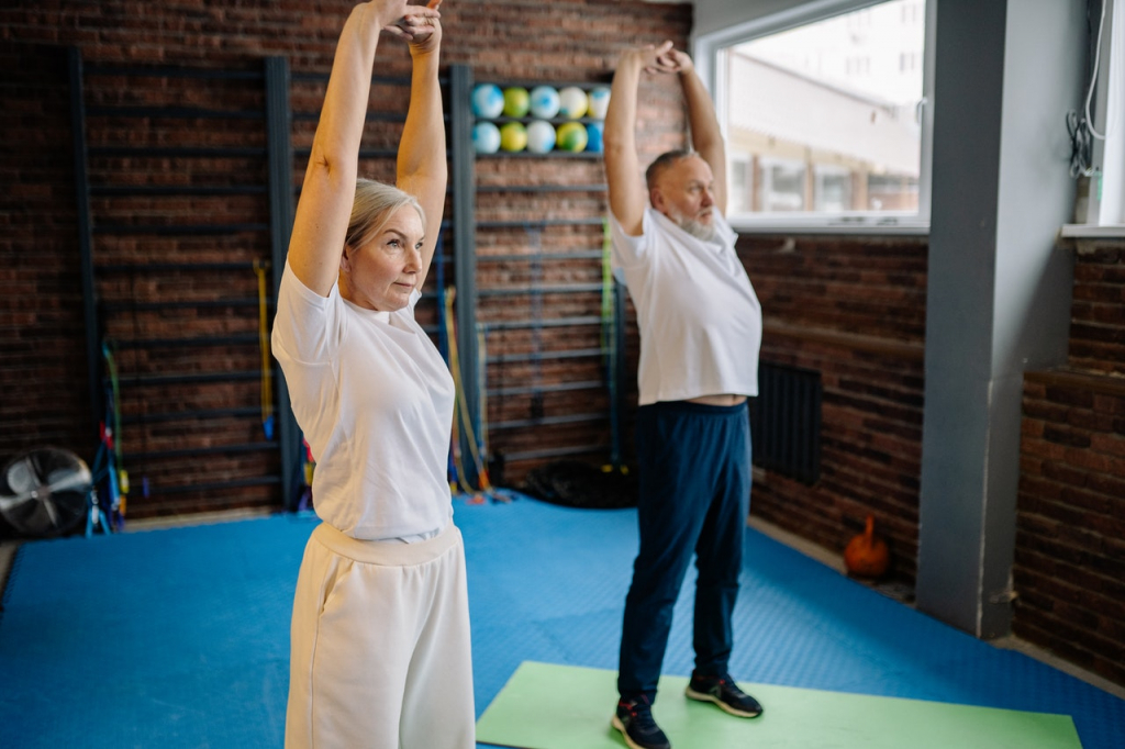 elder couple in gym